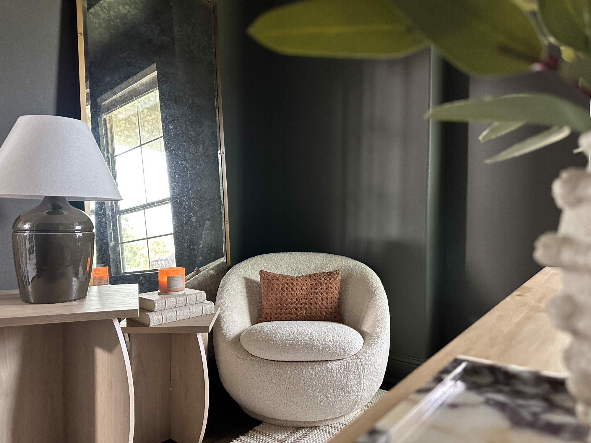 tips for creating a functional and comfortable home office | home, home office, home office styling, cozy corner, accent chair, table lamp, modern home, minimalist home