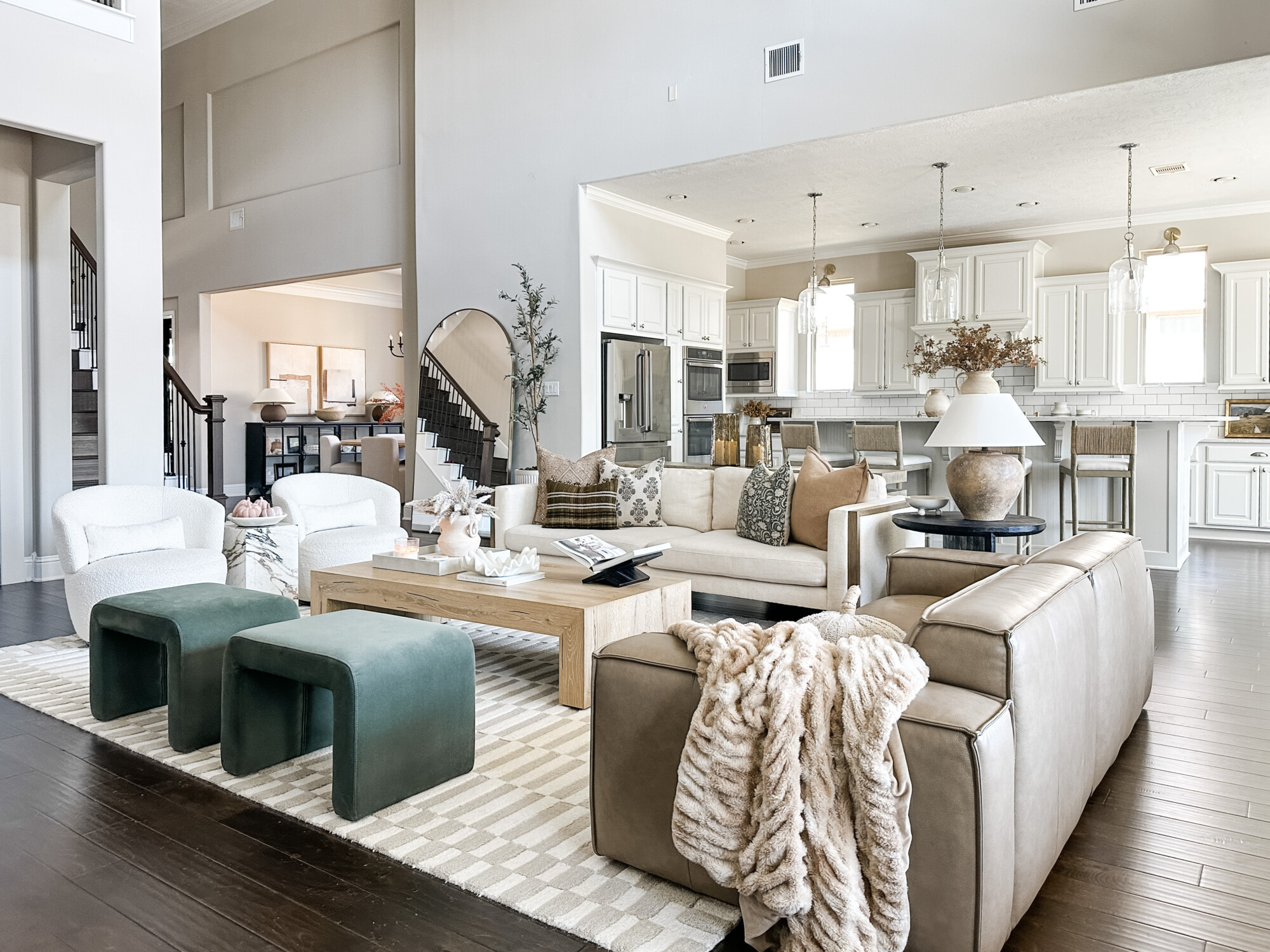 Seasonal Decor | Fall-ing in love with your home | Fall decor, fall home, fall home inspo, fall decorating, fall accents, pumpkins, fall colors, autumn home, autumn decor, autumn inspo, autumn decorating, decor finds, autumn colors, fall color scheme