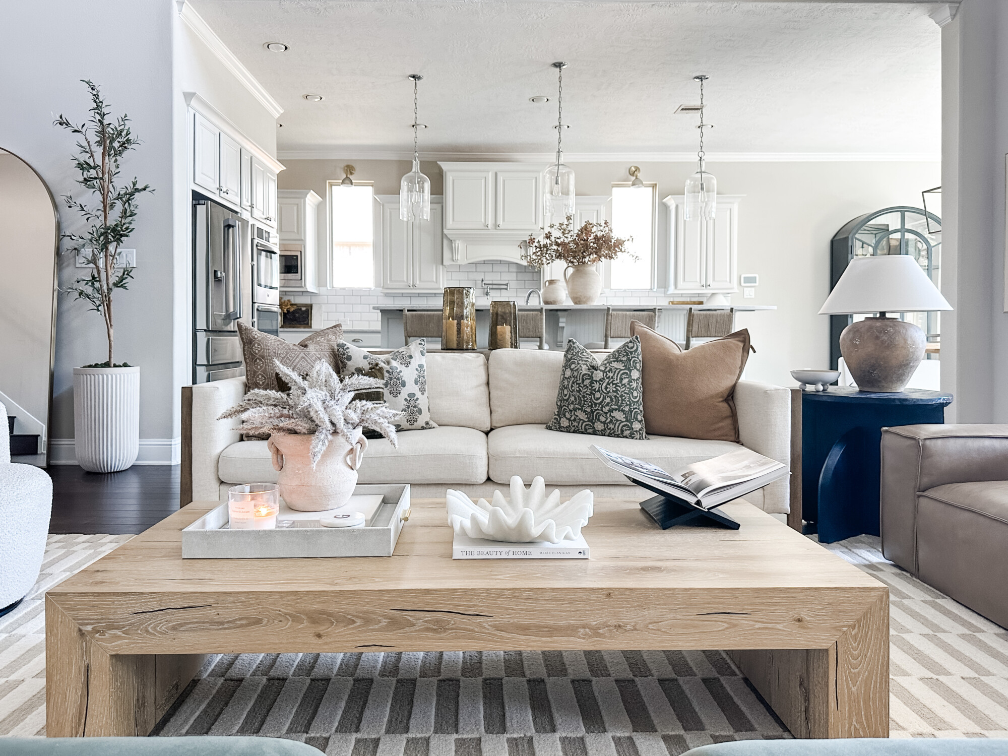 Seasonal Decor | Fall-ing in love with your home | Fall decor, fall home, fall home inspo, fall decorating, fall accents, pumpkins, fall colors, autumn home, autumn decor, autumn inspo, autumn decorating, decor finds, autumn colors, fall color scheme