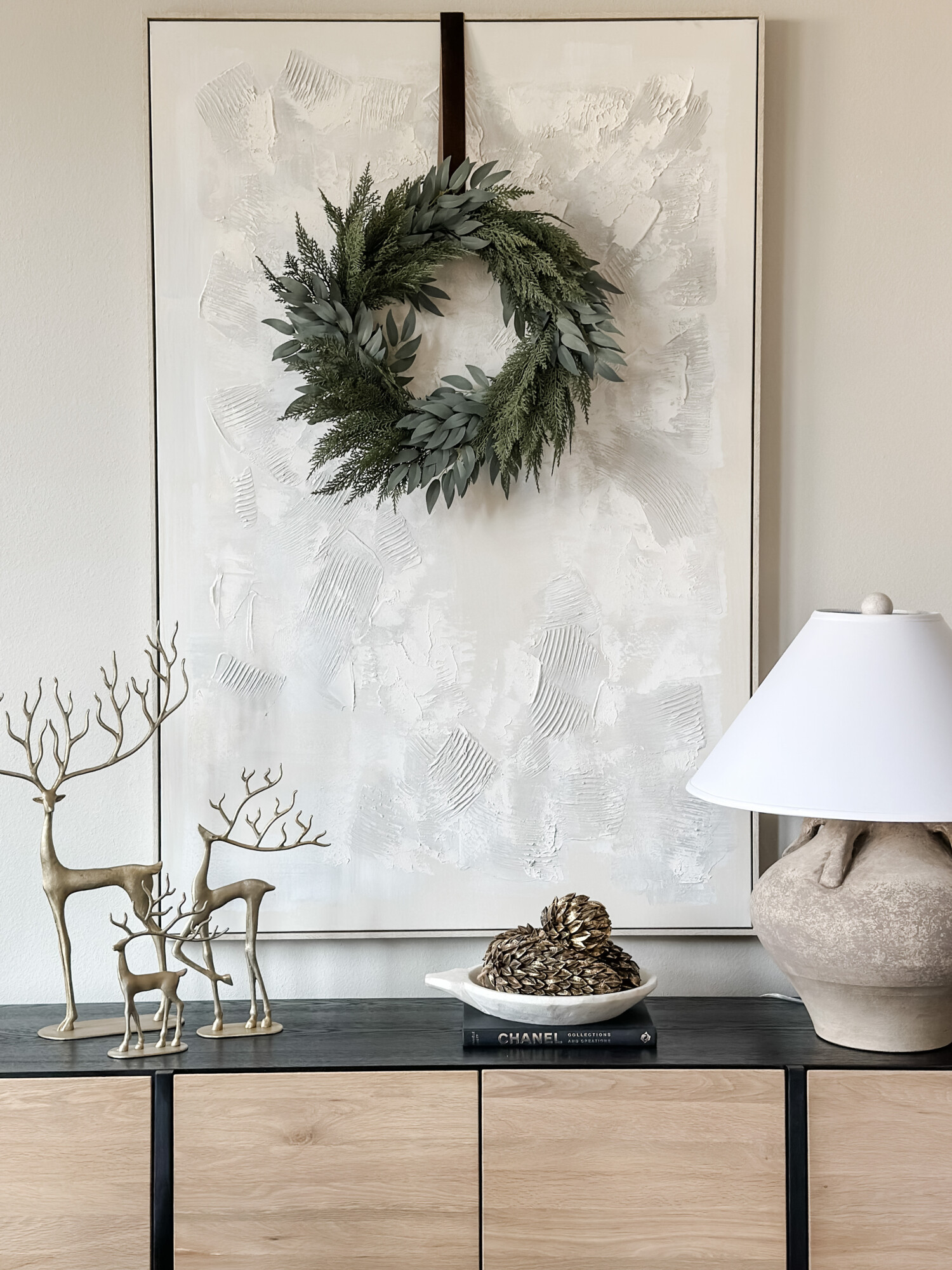 home for the holidays decor round up | holiday, holiday home, holiday home tour, console table, Christmas, Christmas decor, reindeer decor, lighting