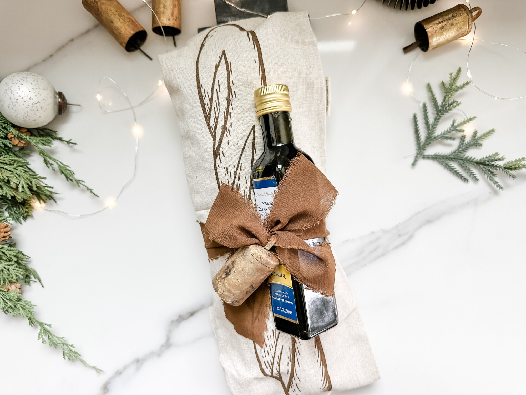 thoughtful and affordable diy host gifts under $35 | host gifts, diy gifts, gift ideas, handmade gift, gift ideas, olive oil, bread bag, decorative bell, bread kit, bread gift, baguette, holiday bread