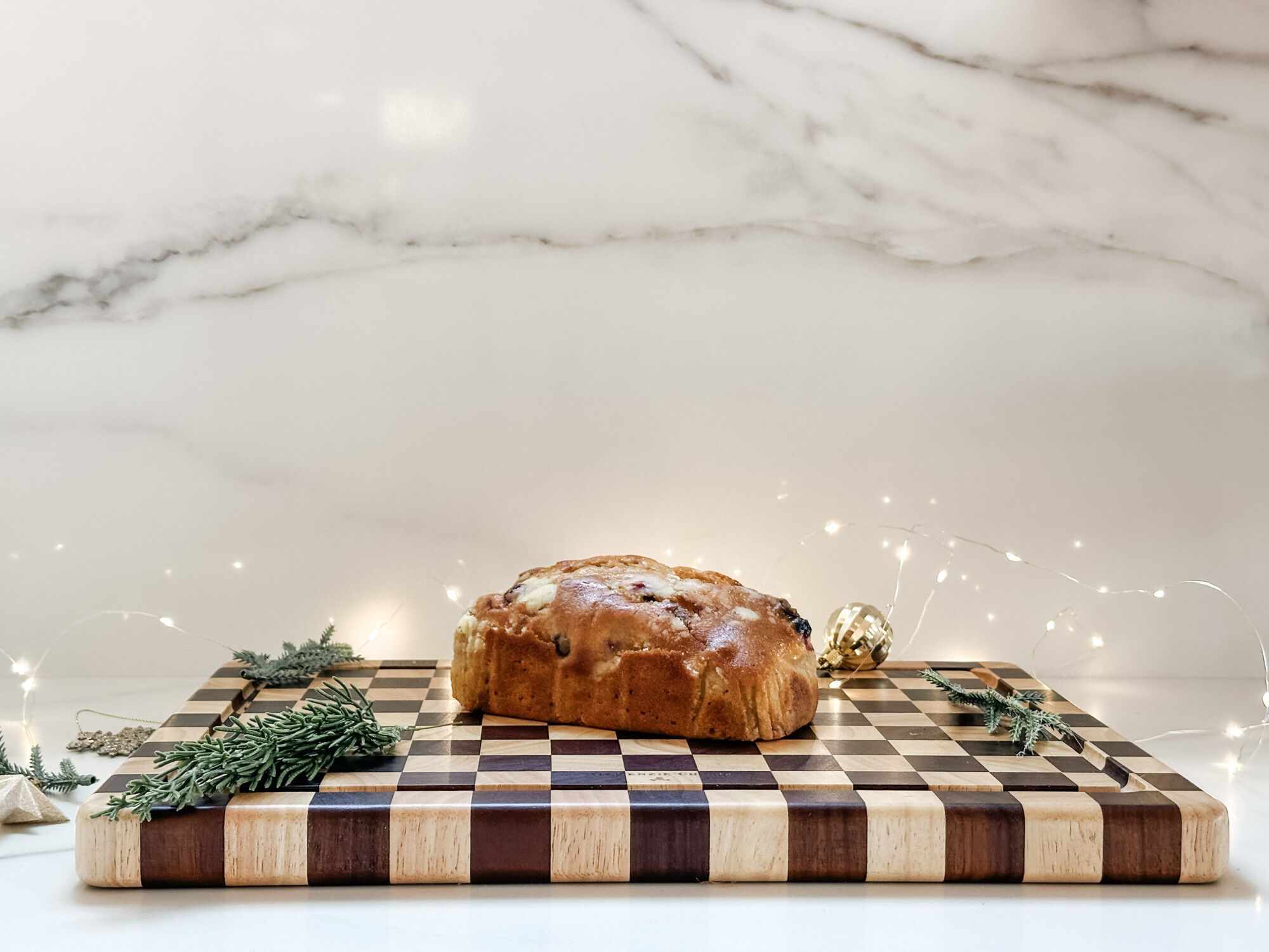 thoughtful and affordable diy host gifts under $35 | host gifts, diy gifts, gift ideas, handmade gift, gift ideas, little ornament, pine twig, wood board, bread gift