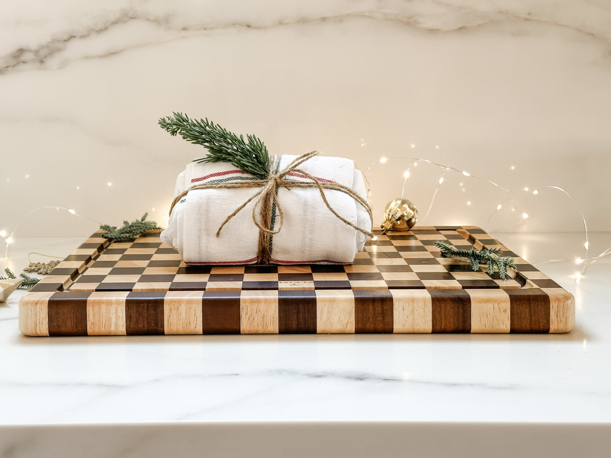 thoughtful and affordable diy host gifts under $35 | host gifts, diy gifts, gift ideas, handmade gift, gift ideas, pine needle, gold ornaments, bread loaf, checkered board
