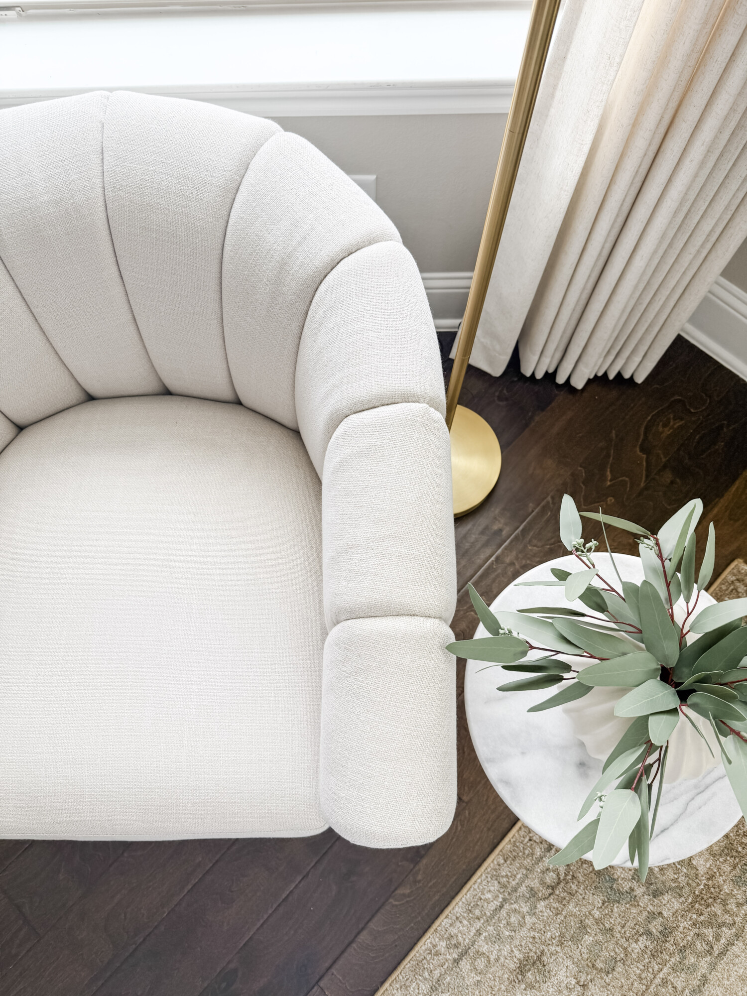 accent chair with side table